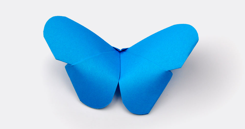 Niebieski motyl origami z papieru